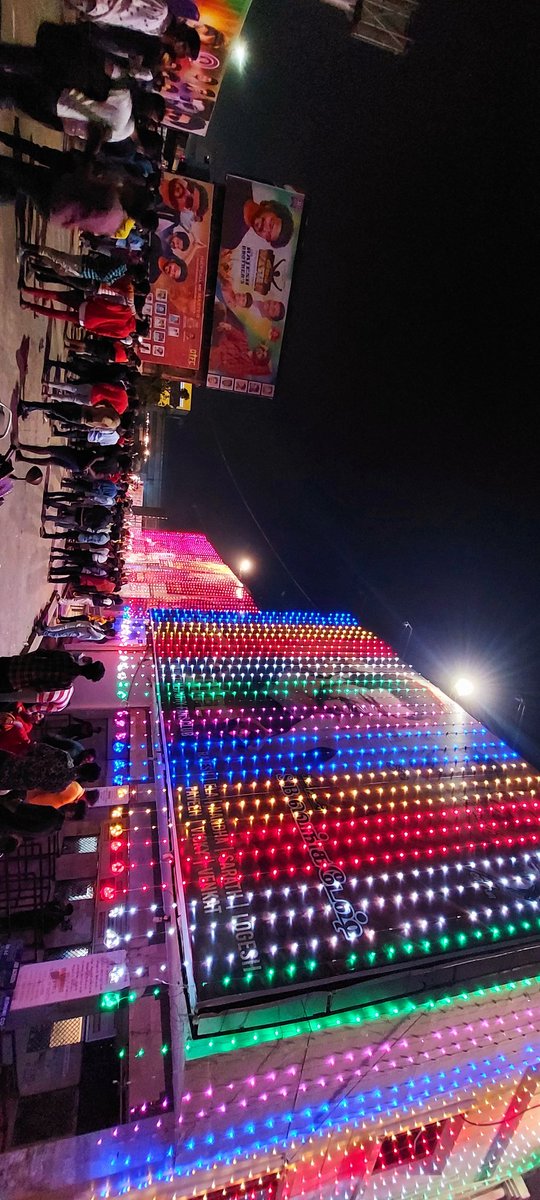 tweet2premG's tweet photo. Just in! Crowds started gathering. 

#Master #MasterFDFS #MasteratRohini  #MasterFDFSRohini #RohiniSilverScreens #RohiniFDFS #MasterFDFSatRohini #MasterFilm #MasterPongal https://t.co/u0ye9ta7tg