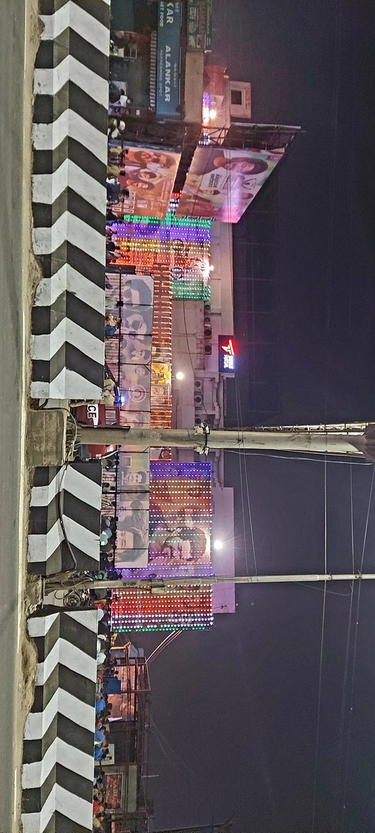 tweet2premG's tweet photo. Just in! Crowds started gathering. 

#Master #MasterFDFS #MasteratRohini  #MasterFDFSRohini #RohiniSilverScreens #RohiniFDFS #MasterFDFSatRohini #MasterFilm #MasterPongal https://t.co/u0ye9ta7tg