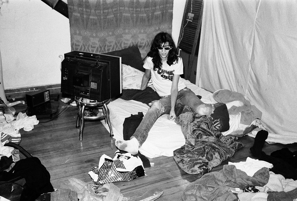 Joey Ramone at home, New York, 1977.Photo Kate Simon