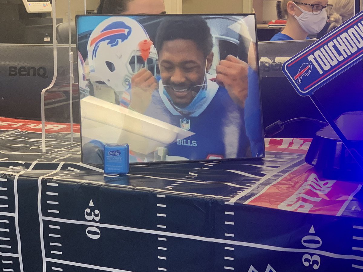 SarahMinkewicz's tweet photo. “When the Bills made the playoffs our group as a whole decided to have a competition to see who had the most spirit, and I think we do.” 

Check out how the @WNYDentalGroup in Blasdell is showing off their support for the team. 🏈💙❤️ 

@news4buffalo https://t.co/HMNdSt9zSk