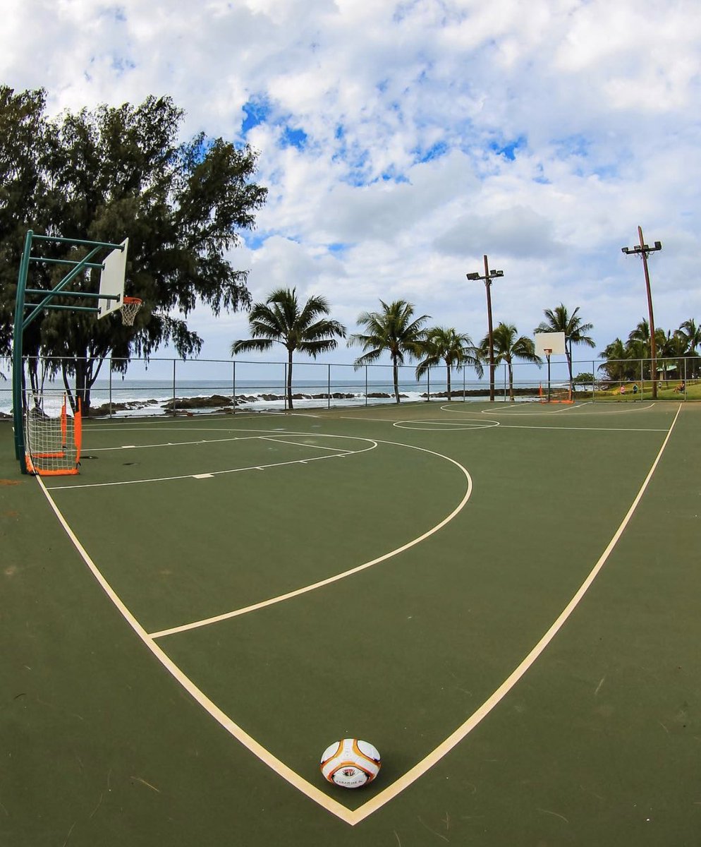 RT @futbolvibez: Playing #soccer in #Hawaii seems like such a beautiful vibe. 
#sportdestinations #sportsbiz #sportsbusiness #sportstourismstrong #tourismstrong #postponedontcancel <a href="/gohawaii/">Hawaii</a>
