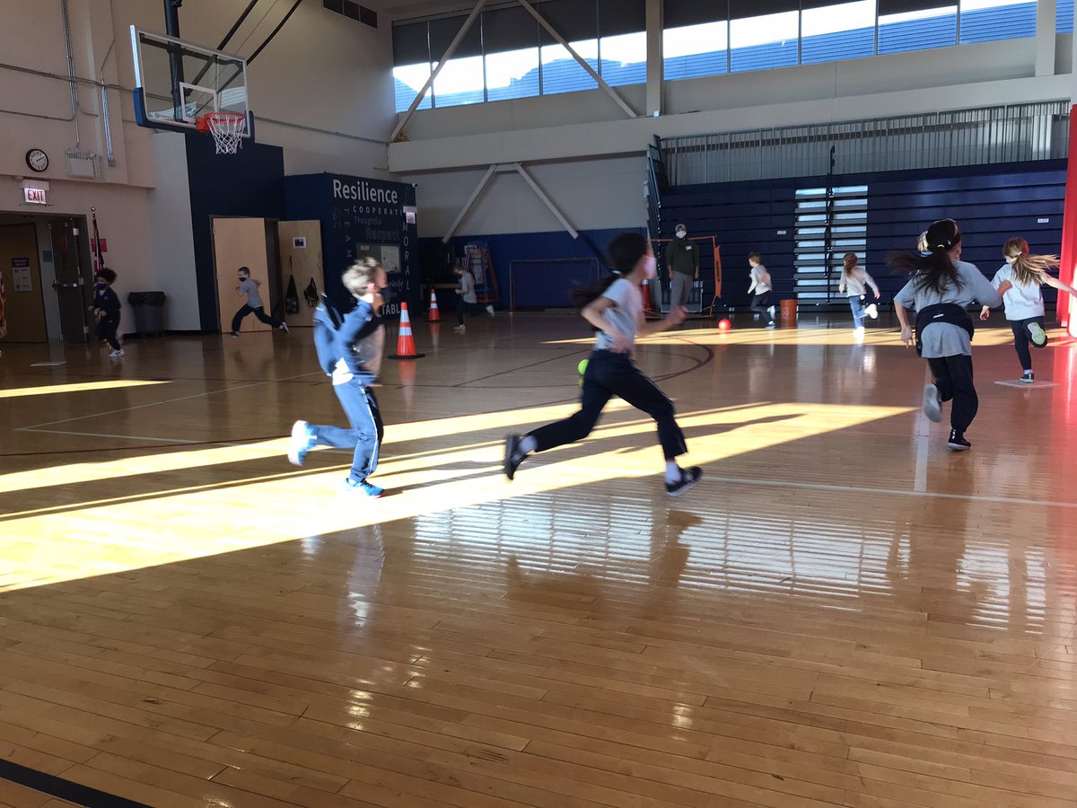 BISCLPYear3's tweet photo. #graciousgorillas practiced making a home run today during their first games session with Lil Sluggers Baseball. #BeAmbitious #baseball https://t.co/Ldsjb3YrPR