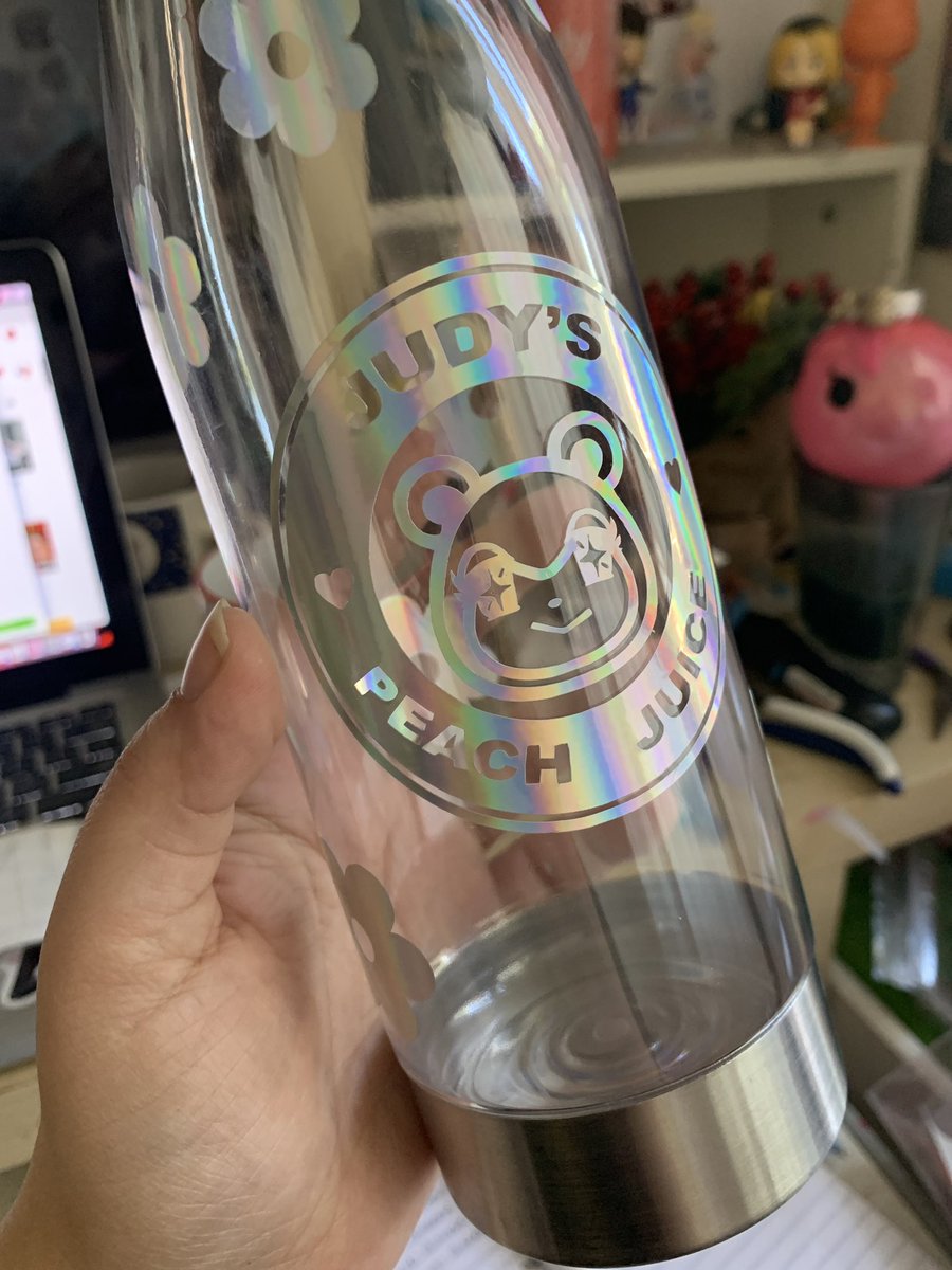 luwunattv's tweet photo. hi I'm a lesbian latina &amp; I'm about $230 short on rent after paying for my dog's vet visit + medication. I just need to sell 33 items from my shop to be able to make it for rent this month

Even just a RT helps!💛

🌼 https://t.co/hZCBV1t3Bs (DM for ornament orders) https://t.co/b8rlPTk0EP