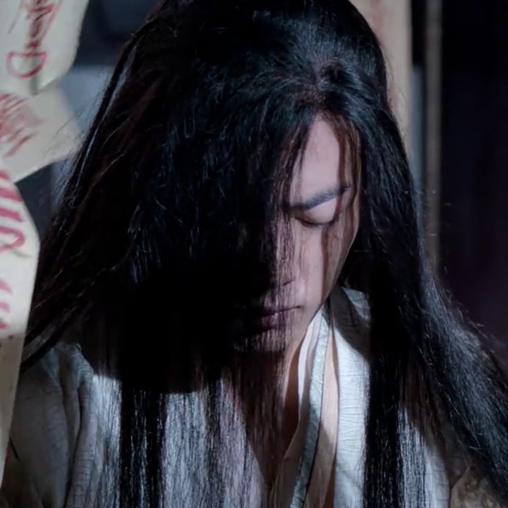 mo xuanyu is a twinky enigma whom we only know through notoriously biased rumors, so all I'll say is this:if mo xuanyu is into women, he's into pegginglet the self judge gay or bi, and let others decide to peg or to take a pass on this particular sadboy