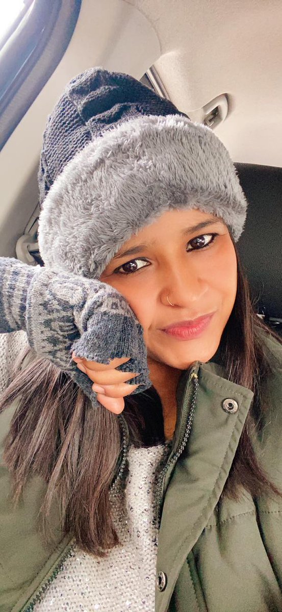 shweta83's tweet photo. गुमसुम सी एक रात हैं,  आंखों में बरसात हैं 
वज़ह हैं कि बेवजह पर कोई तो बात हैं
सर्द सी एक रात हैं 
ठिठुरते मेरे हाथ हैं 
दिल में कुछ ज़ज्बात हैं 
गुमसुम सी एक रात हैं 
#myownlines #urdushayari @Rekhta #shayari #feelings #latenightthoughts https://t.co/XBWLE0KkmT
