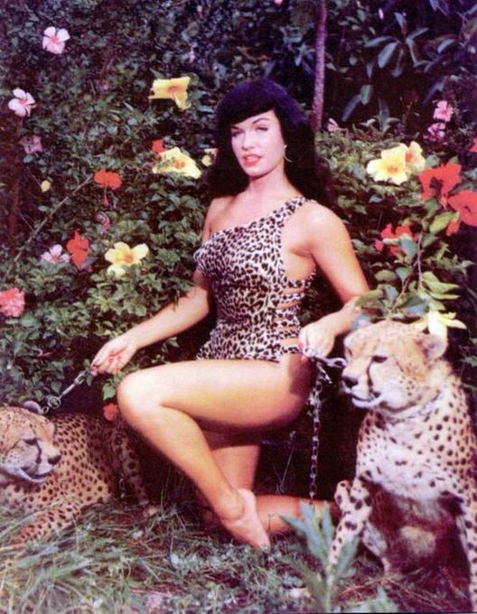 Ultimate squad goals 👑🐾💞

~Pic by Bunny Yeager~

#bunnyyeager #bettiepage #pinup #junglebettie #cheetah