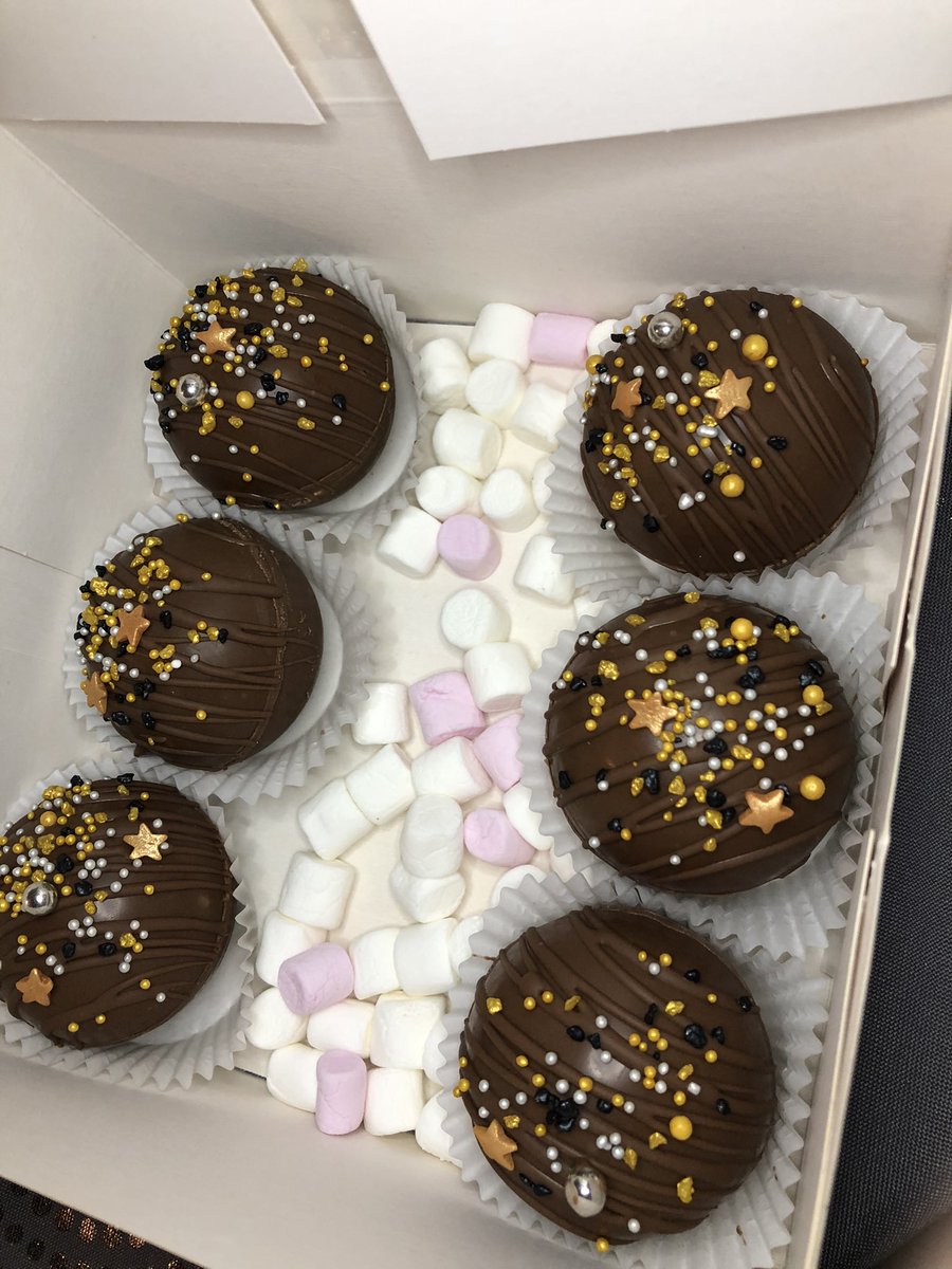 courtneymcleanx's tweet photo. Shameless self promo but if anyone is looking for any chocolate treats to indulge in during this lockdown, give my page a follow💗 https://t.co/wqxpcYcZnv