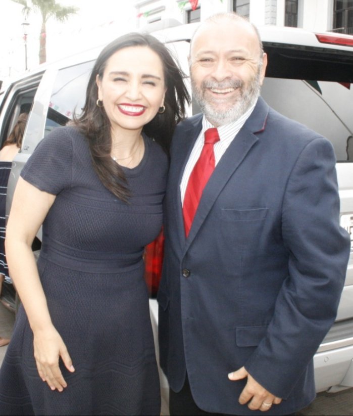 LorenzoGrijalva's tweet photo. Distinguida Lic. @NataliaRiveraGr muchas felicidades en su cumpleaños que la pase de lo mejor. ¡ Un abrazo a la distancia ! 🤗 https://t.co/owPHC2hS4i