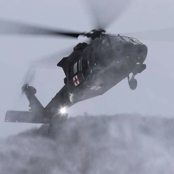 VTNationalGuard's tweet photo. How to rescue an injured hiker in an inaccessible location? That's why medical professionals from the region were at the Range to share best practices with , 3-172 Infantry-Mountain, @86thTeam! https://t.co/VYvWuCKziD