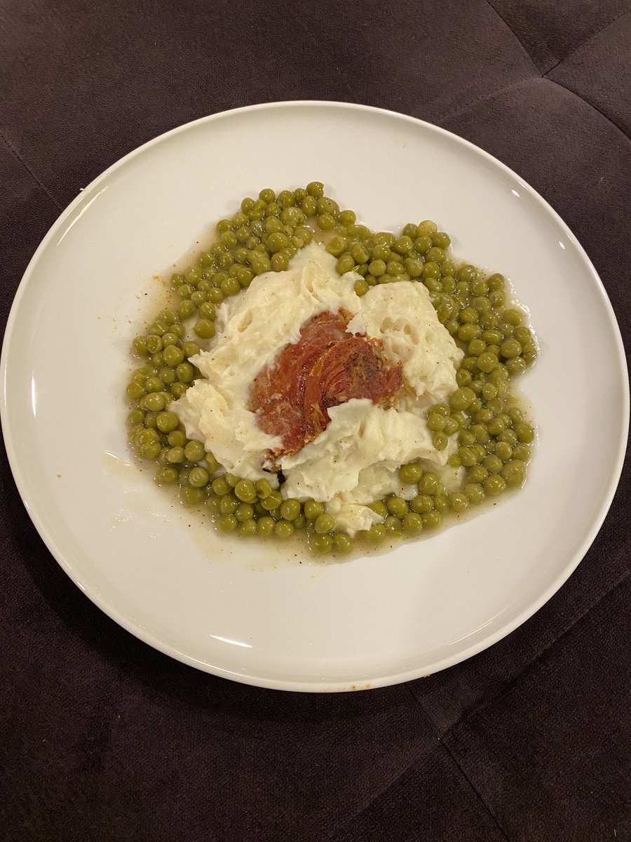 Gary_Henderson's tweet photo. A simple pandemic meal of leftover meat loaf, mashed potatoes and peas. #hummthatsgood https://t.co/33a1KfCXky