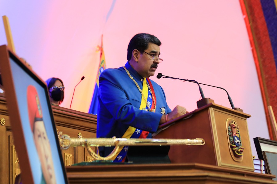 #LoDijo 👉 Presidente <a href="/NicolasMaduro/">Nicolás Maduro</a> "Este año 2021, la pandemia seguirá y debemos proteger al pueblo venezolano. Tenemos que perfeccionar los tratamientos y lograr la vacunación masiva de la población"

#MPPRIJP 
#MensajeAnual