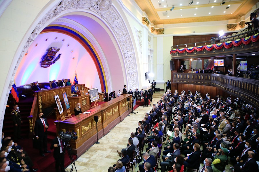 #LoDijo 👉 Presidente <a href="/NicolasMaduro/">Nicolás Maduro</a> "La solución de los problemas está en nuestras manos, en nuestro ingenio y en la voluntad de trabajar en conjunto. Les pido que se aboquen a hacer leyes para el tiempo actual".

#MPPRIJP
#MensajeAnual