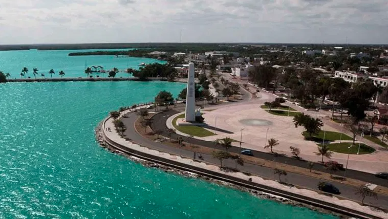 Pla_Construye's tweet photo. Chetumal fue declarado zona franca libre de impuestos de importación dentro de un plan de reforzar económicamente la región con ayudas fiscales que dinamicen el comercio según indica el gobierno federal.

Puedes ver más en la revista (Pag. 8)  
https://t.co/UY5w2a5xmp https://t.co/TbOwABmYkk