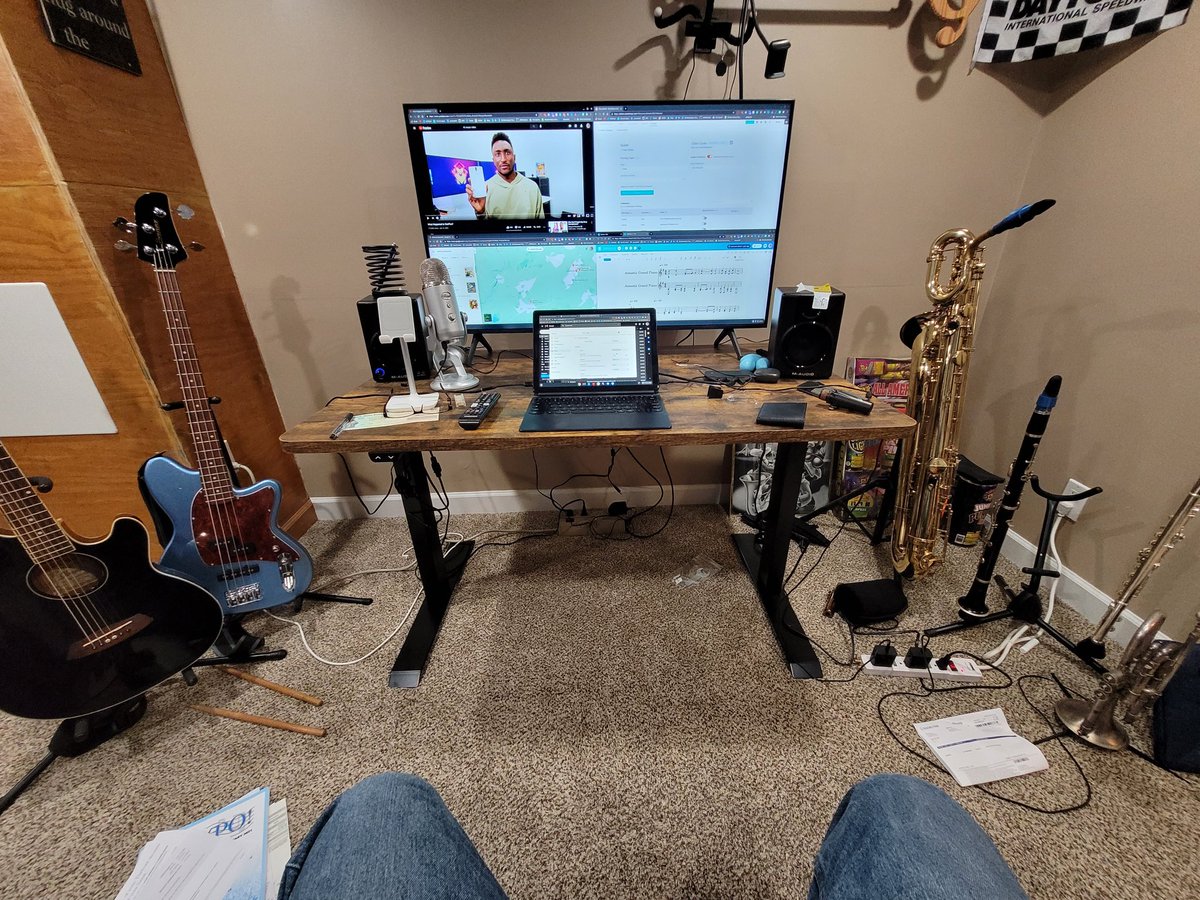 BPSMusicMrRezz's tweet photo. The #PixelSlate drives the 4k monitor. 5 1080p tabs at once! #RemoteTeacher #MusicTeacher #Fcovid19 @FlexiSpot @SamsungUS @madebygoogle @M_Audio_ @aukeyofficial @BlueMicrophones @ptzoptics @selmersaxes @YamahaMusicUSA @connselmerinc @ibanezofficial  @mkbhd @SmartMusic https://t.co/ibzgwiL9fY