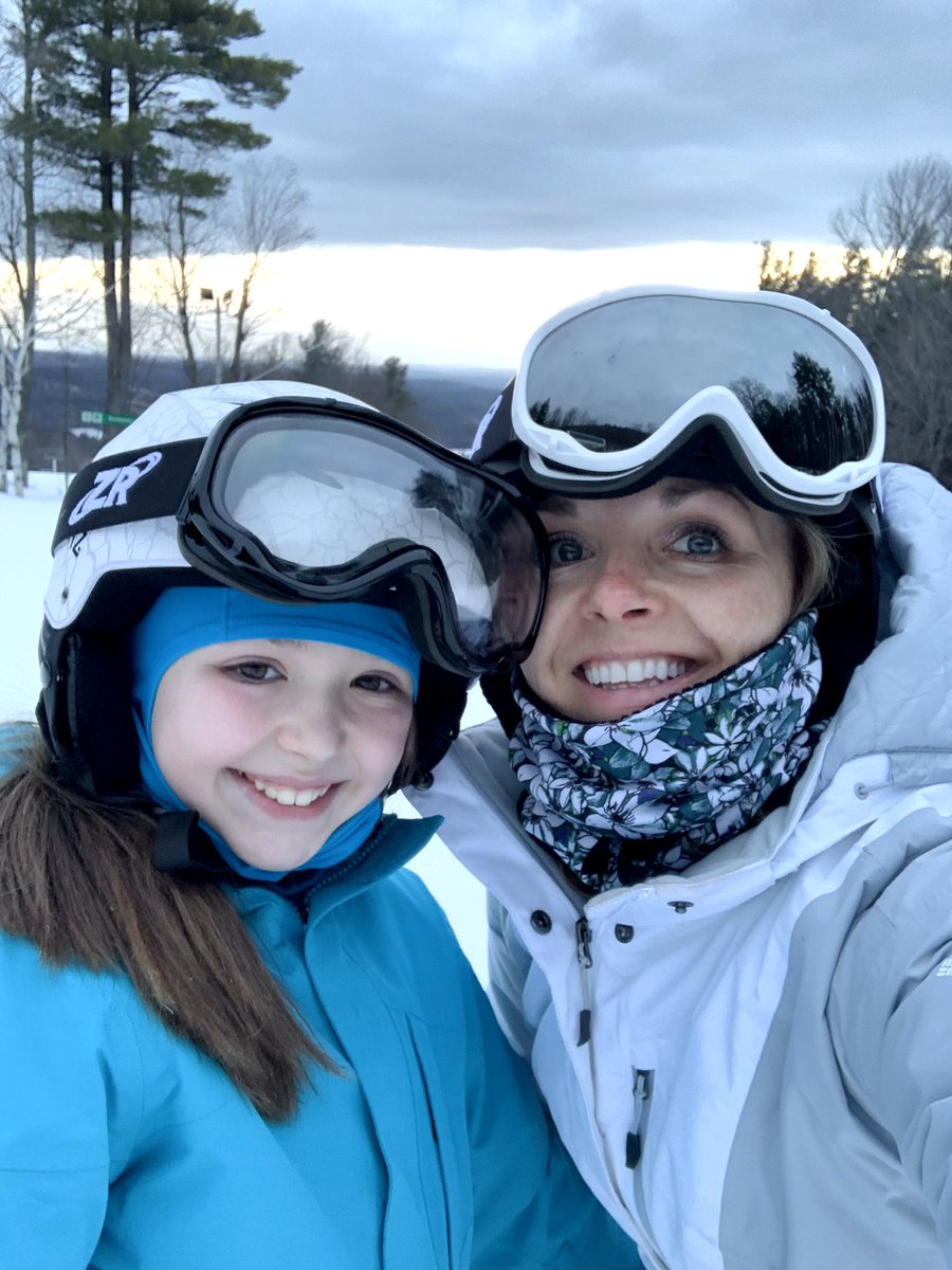 CandiceGaulitz's tweet photo. Fun night at @Wachusett with my ski buddy ❤️ https://t.co/1iINwW34gP