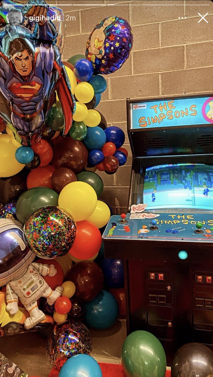zmdaily's tweet photo. Zayn’s hands while playing arcade games and his birthday party decoration via Gigi Hadid’s Instagram stories! https://t.co/u3mQNLDFBD