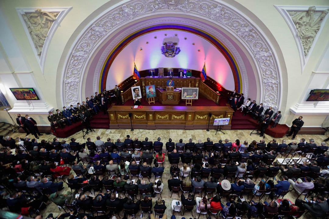 luis_villegasr's tweet image. ¡Estupendo el #MensajeAnual del C/J Nicolás Maduro! Demostrando que en medio de situaciones adversas la Revolución no ha detenido su marcha hacia la consolidación de la Patria buena ¡El 2021 será el año de la recuperación social y económica del pueblo! #EnVictoriaConMaduro