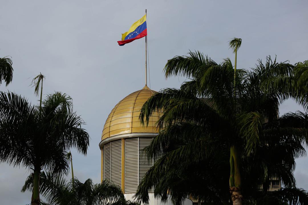 luis_villegasr's tweet image. ¡Estupendo el #MensajeAnual del C/J Nicolás Maduro! Demostrando que en medio de situaciones adversas la Revolución no ha detenido su marcha hacia la consolidación de la Patria buena ¡El 2021 será el año de la recuperación social y económica del pueblo! #EnVictoriaConMaduro