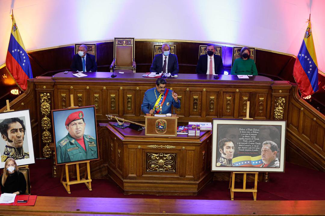 luis_villegasr's tweet image. ¡Estupendo el #MensajeAnual del C/J Nicolás Maduro! Demostrando que en medio de situaciones adversas la Revolución no ha detenido su marcha hacia la consolidación de la Patria buena ¡El 2021 será el año de la recuperación social y económica del pueblo! #EnVictoriaConMaduro