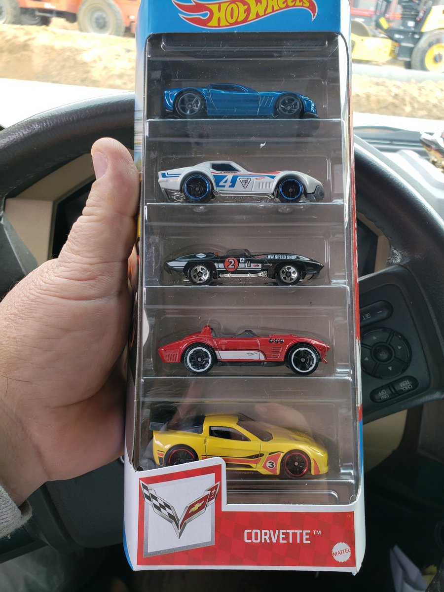 Hotwheelhunter1's tweet photo. Been looking for the Corvette 5 pack. Finally found it, hidden in the back! https://t.co/Dq2nHpI6qP