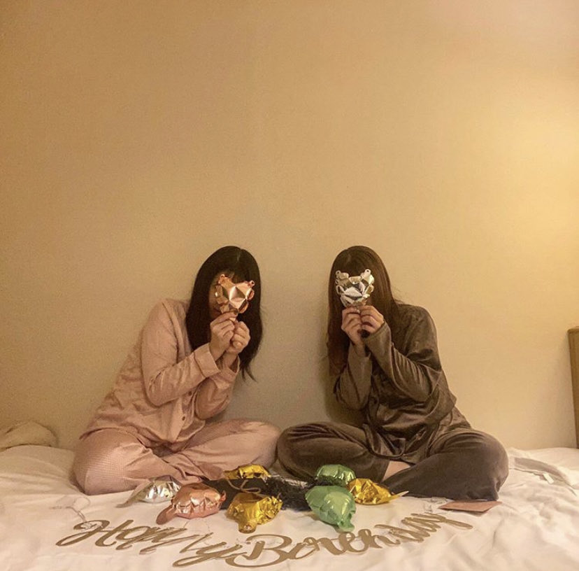 naru____55's tweet photo. 友達のHappybirthday⭐️

一緒に祝えることが出来て良かった😊

お揃いのパジャマきて
楽しかったなぁぁぁ〜

改めて
おめでとう🎊 https://t.co/o43bpAEn40