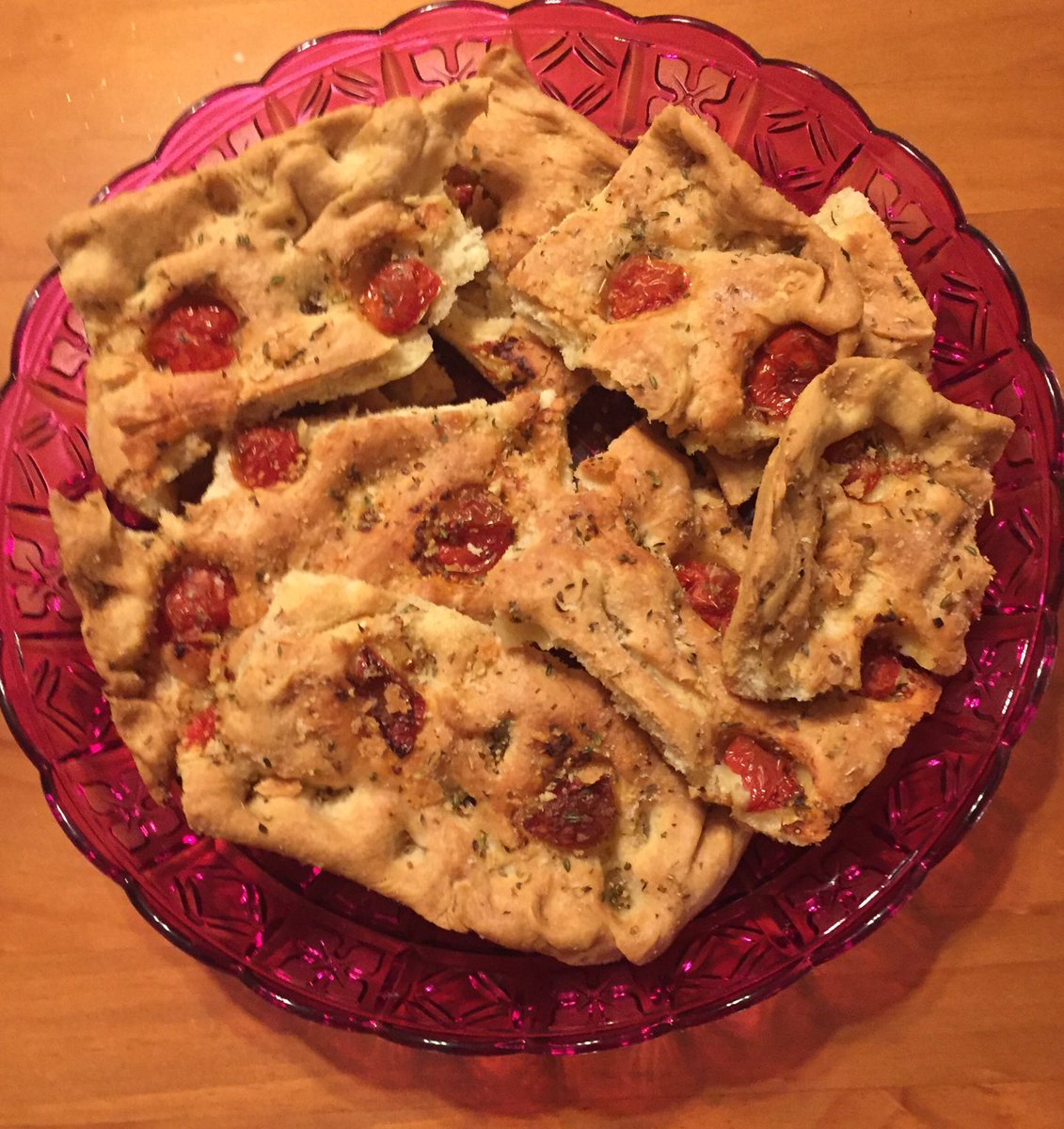 luvandgratitude's tweet image. Tonight’s creation: homemade focaccia bread. I’ll be playing with this recipe to perfect it, but overall I’m pleased with the result. 👍🏻

#focacciabarese #Puglia #ItalianRoots 🇺🇸❤️🇮🇹