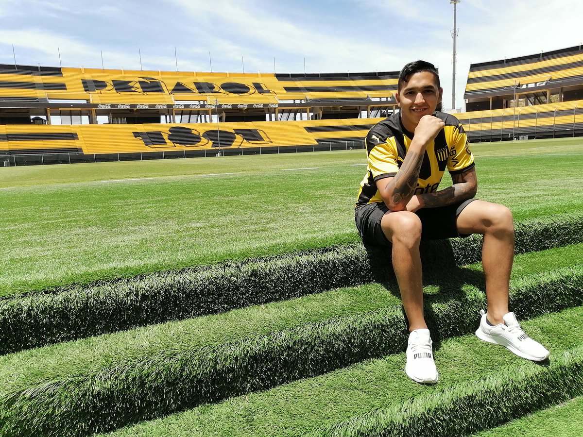 HugoCabrera1891's tweet photo. Que lindo es ser de Peñarol Hermano 🤩

#peñarol #campeondelsiglo #carbonero #manya #Uruguay https://t.co/FSintozxnM