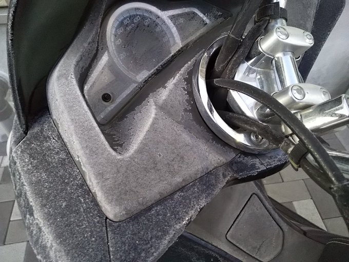 バイクに霜(^q^) 