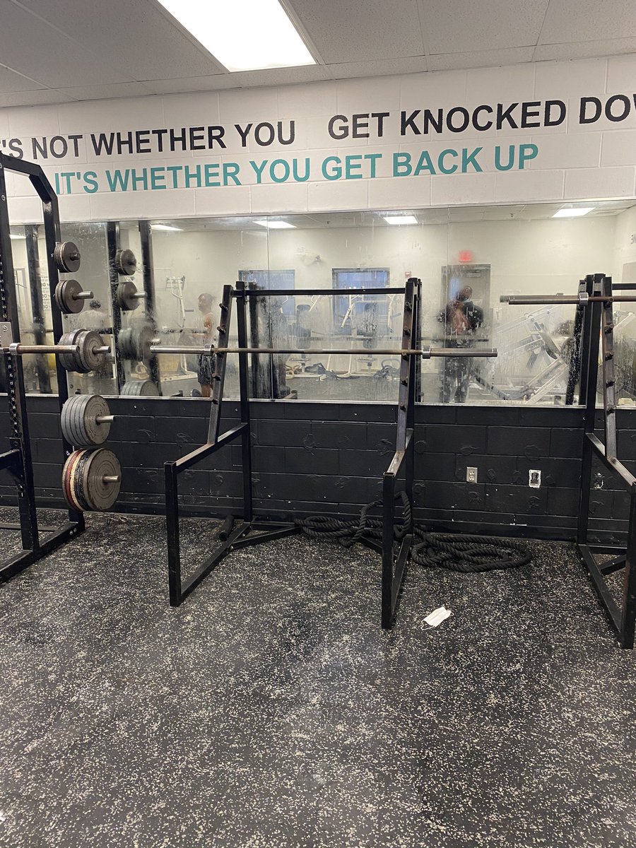 BaysideBears1's tweet photo. #Good work today! Finished up a lot of #Maxes! Congrats to @DurantJustus @3AlexWilliams and Naheam for making to the 800lb Club! #Beardown #Bearwitness #BaysidePride https://t.co/Okobxx6XU0