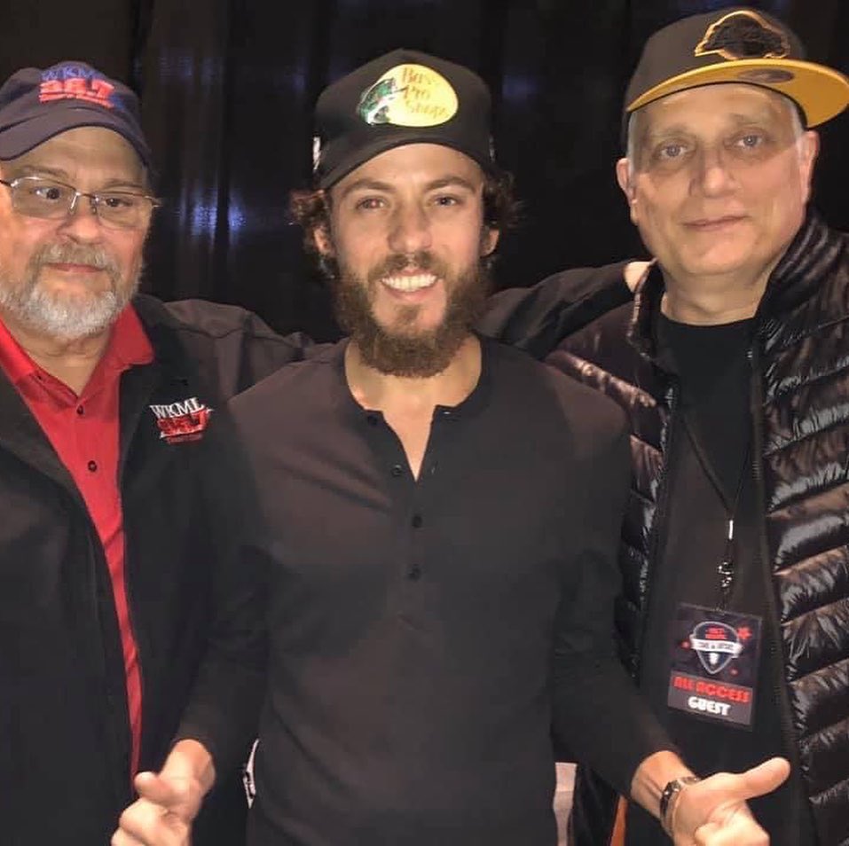 janson_chris's tweet photo. My buddy and brother Tom, passed away. Tom, a promo guy of promo guys. A RockNRoll lover, and all around awesome guy. The world will miss Tom, and I will too. Make sure you all keep Tom's family in your prayers, for comfort and peace, they are wonderful people and a great family. https://t.co/FAWohgkJwP