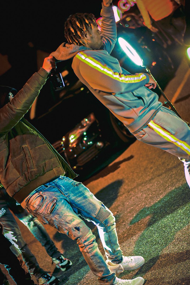 PapisLens's tweet image. Buss a move rq 🕺🏽
•
•
•
#PapisLens #PA #BussAMove #VideoShoot #MusicVideo #Gang #1OfAKind #Photography #Dance #Dancing #VideoShootVibes #Music #Artist #CybForever #Cyb #JussyJuss