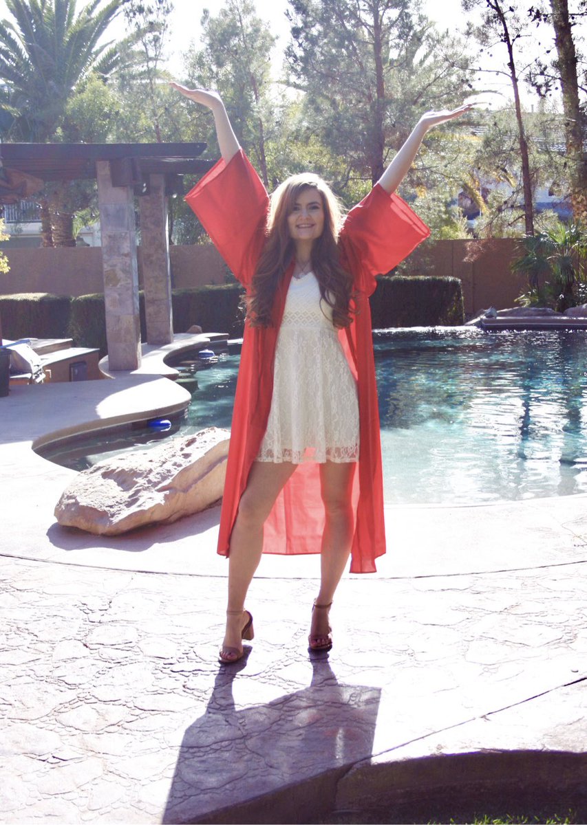 Its_No_L's tweet photo. ✌🏻 out #2020UNLVGrad https://t.co/5G4fMq83wS