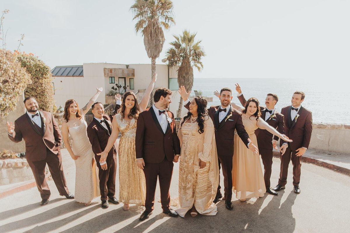 friartuxshop's tweet photo. A #minimony never looked so good! Check out Marilynn + Wylie's gorgeous intimate wedding on https://t.co/TVQlUNJ6W7 today! (And try not to drool all over your device when you see the cake!) π° https://t.co/ALc4XYqyTR