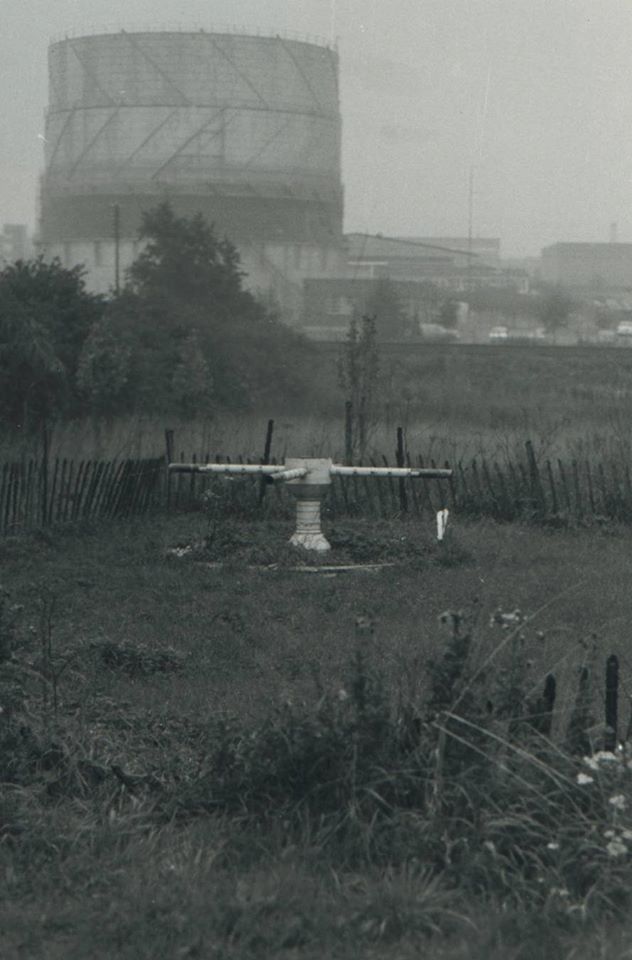 Here's where it gets interesting.. the rest of the Space Station V model was found abandoned in a dump nearly 50 years ago; as you can see from the pics taken, specifically the 3rd pic here, this section of the prop was missing even then  https://www.refocusedmedia.com/post/115334062660/rare-look-at-an-abandoned-space-station-v-prop