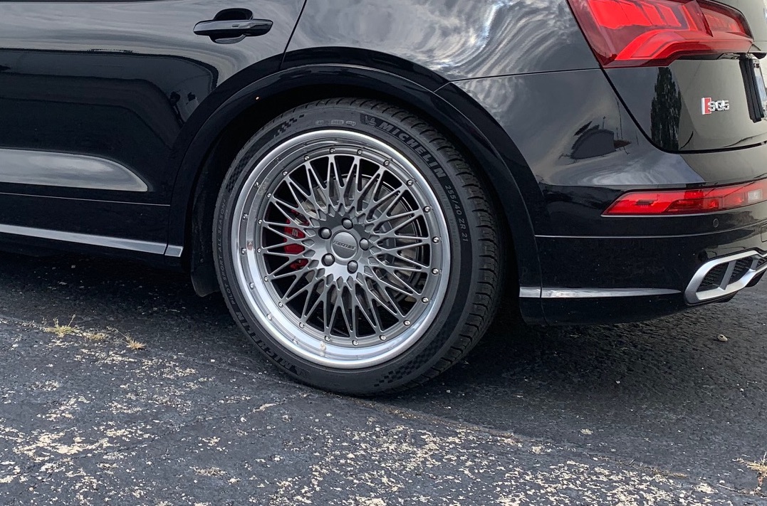 ForgelineWheels's tweet photo. What does your daily driver say about you? This #audi #sq5 screams sophistication on #forgeline #LS3C! https://t.co/DNsLvFXTzZ https://t.co/7OJ92zJA3r
