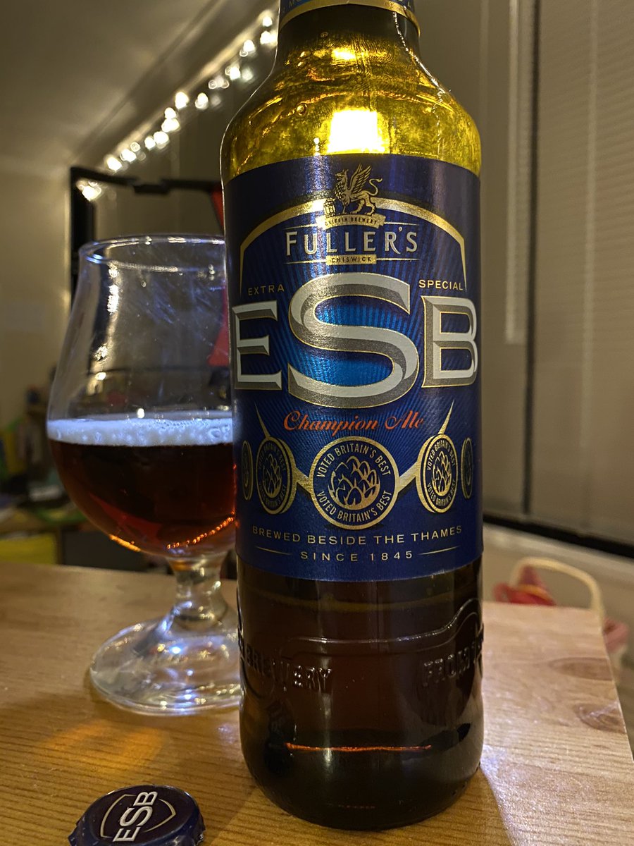 JakeOBeer's tweet photo. Last one for #CraftBeerHour because I’m getting full-ered up now (sorry). It has to be said that although I don’t gravitate towards these styles, the quality of beer from @FullersBrewery is still pretty good. @CraftBeerHour #craftbeerafterhours https://t.co/m8D75tSB6N