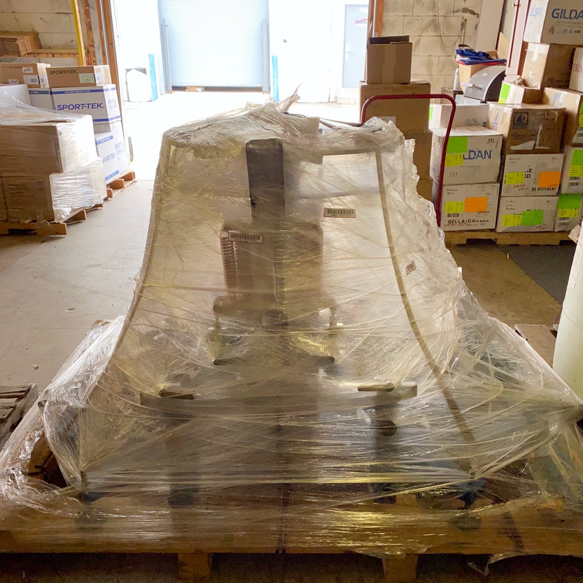 AmerMarkCo's tweet photo. New year, new equipment! #Sidewinder #mrcompanies #AmericanMarketingCompany #ManualPrinter #6Color #AmericanMarketingBiz #PrintShop #ScreenPrinting #Silkscreen #Print #ToolsOfTheTrade #AmericanImprinters #Printing #DelCo #Philly #Philadelphia #MainLine #Screenprinter #New #AMC https://t.co/sWLAiwNPbh