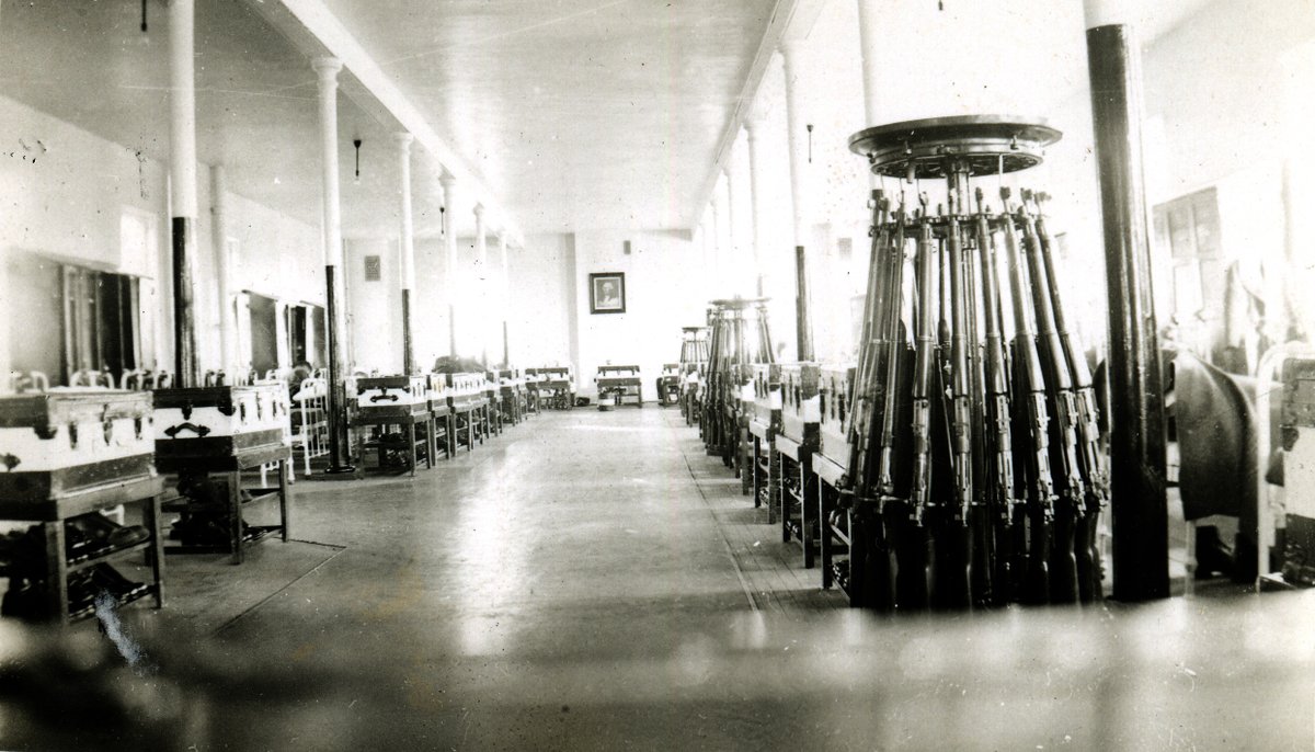 ⭐ 80 Yrs Today - 13 Jan 1941, members of 3d BN, 3d Inf Reg departed Ft Snelling en route to Newfoundland. Among first to deploy outside of US in prep for WWII

Photos of Ft Snelling barracks where Old Guard soldiers lived, spent previous 20 yrs

bit.ly/3bzqwMY