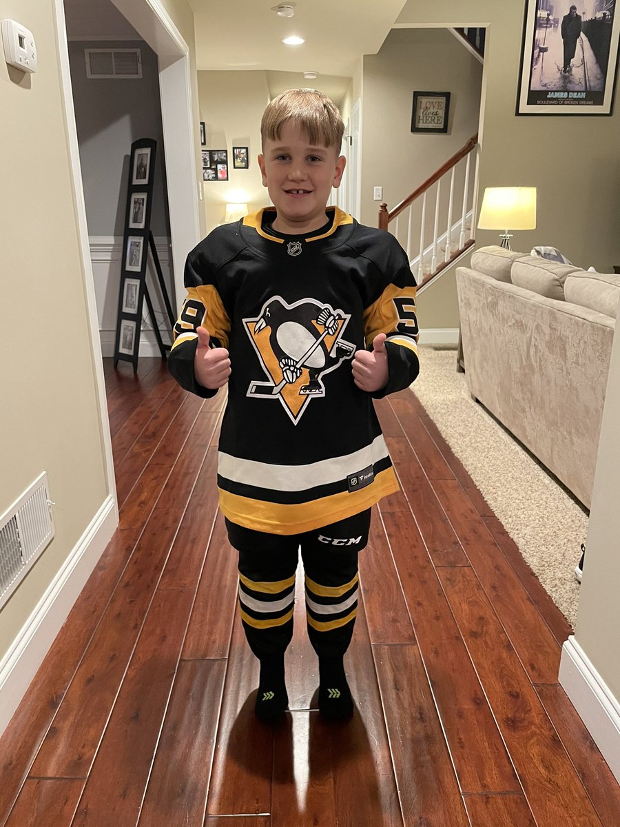 RedJet92907's tweet photo. Rockin the @jakenbake20 @penguins jersey to practice today in anticipation of the of the first game of the season tomorrow! We cannot wait to watch the boys back on the ice tomorrow. #pittsburghpenguins #icehockeylife #hockeyfamily #letsgopens https://t.co/hu8WZGgtrn