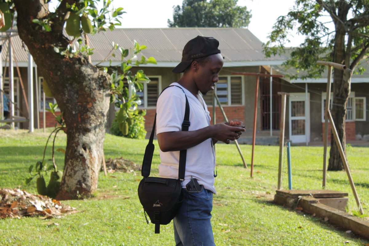 NicholasKato23's tweet photo. Getting my essentials ready in my bag for #14thJanuary not to forget anything on dat day..
¶National ID
¶Mask
¶Sanitizer
¶Voter location slip
¶New pen
#VotingIsYourRight
#ChoosePeace
#SayNoToElectionViolence
#Voteyourcandidate🇺🇬
#kyagulanyimypresident🇺🇬✊ https://t.co/2gUfTOZkx5