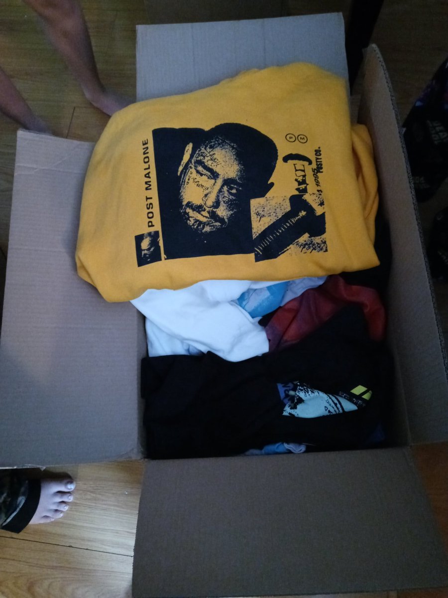 ellefsonband's tweet photo. When @rriproarin says he's sending you a package.. He's not fucking around. Love you guys. @PostMalone https://t.co/mIlSx9ypxE
