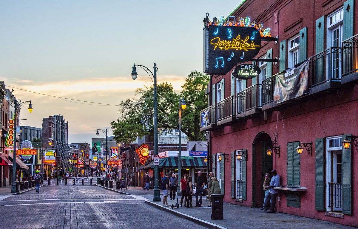 AmericanTours1's tweet photo. Explore BLUEGRASS &amp; BOURBON TRAIL. Bookable with ATI.
Become a Drive America expert today at https://t.co/WD3vVtT9vm 

#roadtrip #driveamerica #travelagent #travelagency #travelagentlife #scenicroute #nationalpark #travel #tourism #travelgram #kentucky #nashville #memphis https://t.co/mJI5vs7fT2