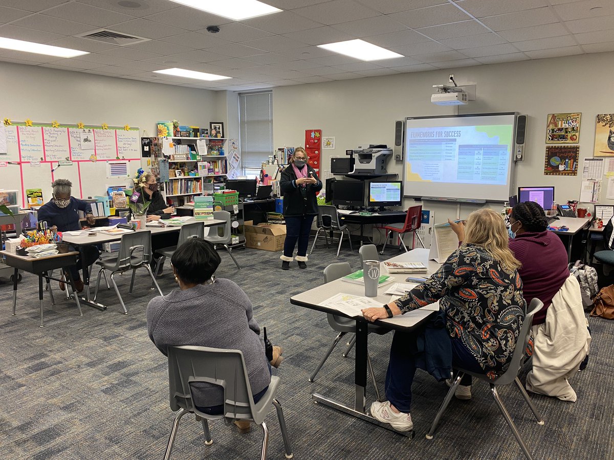 SPED teachers getting some hands on training <a href="/FranzFirebirds/">Franz Firebirds</a> #katyIC @MrsTohill_ICFES