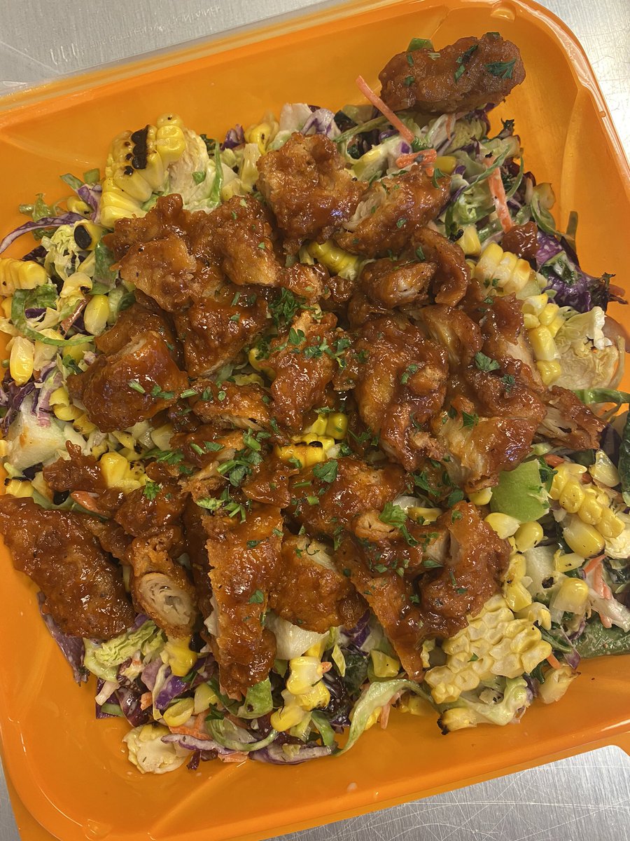 loookatmeimkiad's tweet photo. vegan food is only bland when u don’t know where to go or how to cook it 🤷🏽‍♀️ https://t.co/2mnvY3amBg