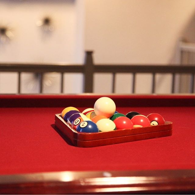 Stay in our Presidential Suite and you'll become a real "shark!" Tell us about your best pool shot and book your stay on our website. bit.ly/2Y8UzBi #poolshark #billiards #littlerockhotel