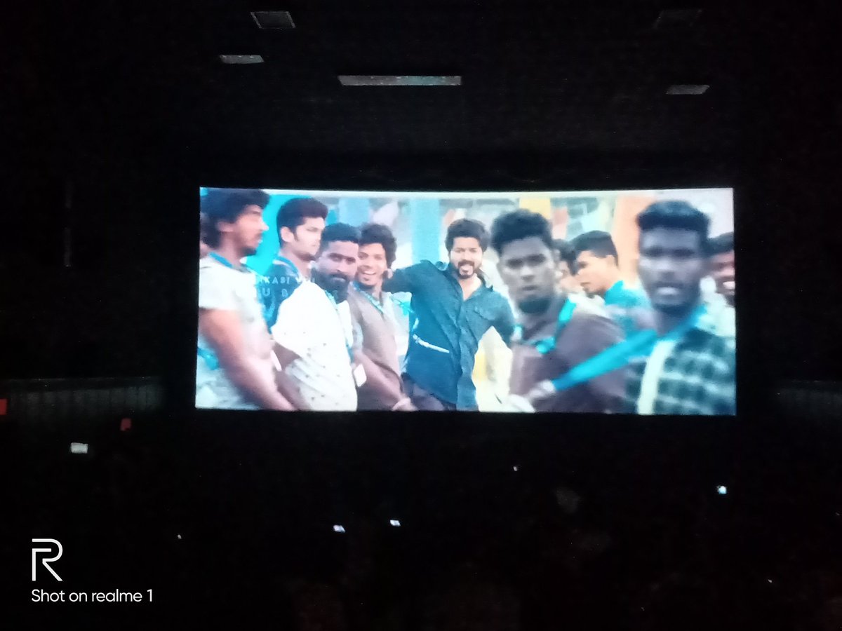 TM_MrJilla's tweet photo. தலைவன் தரிசனம் 🔥🤓🎉
உயிரே .......@actorvijay 🙏😍
#MasterRaidFromToday #MasterFilm #MasterFDFS #Master | @actorvijay #VijayTheMaster #Vijay https://t.co/sfbcawM2qS