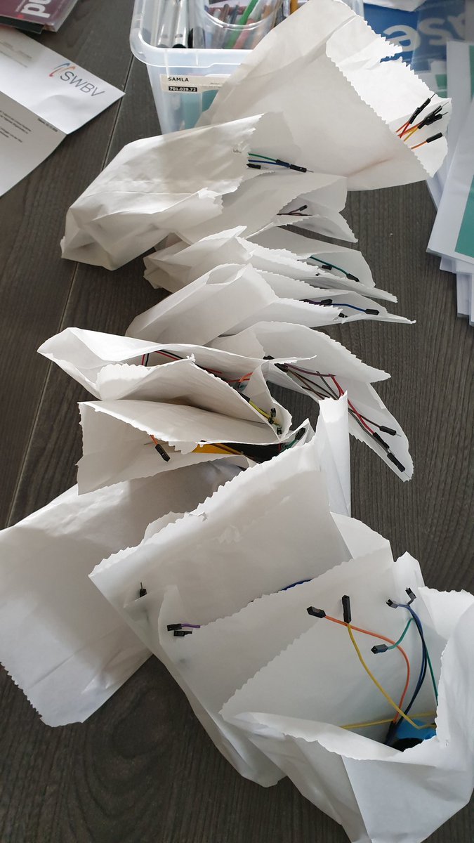 techeroes2's tweet photo. Heute haben wir 45 Robotics To Go Pakete 📦 📦 zusammengestellt. Unsere #Vision der #Digitalebildung für #Kinder und #Jugendliche lässt sich von so einem Virus nicht stoppen... #BadVilbel #Homecoding #homemade #robots are #awesome #digitaleshessen #Wetterau #Hessen https://t.co/v03x8koxrL