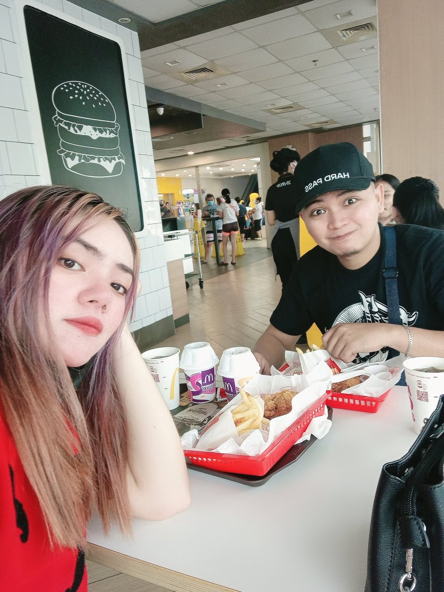 ronnieca18's tweet photo. ❤️🧑‍🤝‍🧑👩‍❤️‍💋‍👨 https://t.co/GKkzZxOTTZ
