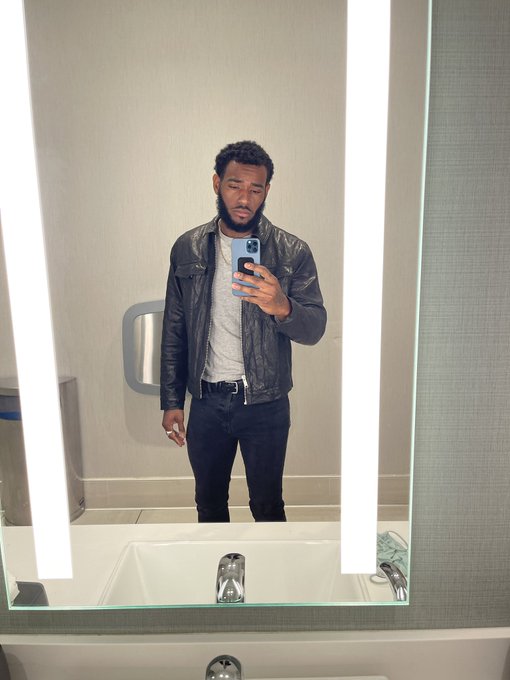 Why I look so sad??? 😭😭 https://t.co/yMc3waBRs2<a href="/tag/mvsales"class="tags"><span>#mvsales</span></a><a href="/tag/mvboys"class="tags"><span>#mvboys</span></a>