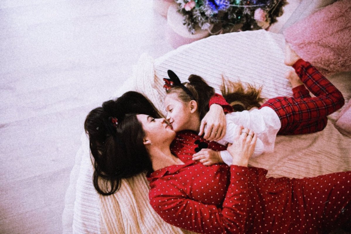 MiaGreyT_'s tweet photo. No doy crédito a que ya estés en tus siete años de vida, princesa. Ya eres toda una mujercita, ¡Y casi más grande que yo! Te amo muchísimo y ver que eres mi pequeña copia, incluso llega a emocionarme. 

Feliz cumpleaños mi rubita, ya te vas haciendo mayor. Gracias por ser mi hija https://t.co/pugonXKLkK